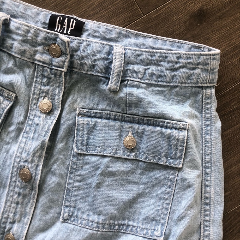GAP Light Blue Button-Front Denim Mini Skirt | Size 29 - Picture 2 of 4